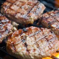 Met dít trucje plakt je hamburger niet meer vast aan de bbq