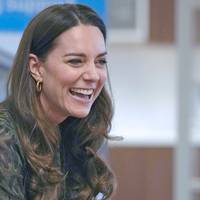 Duchess Kate verschijnt in een jurk met luipaardprint