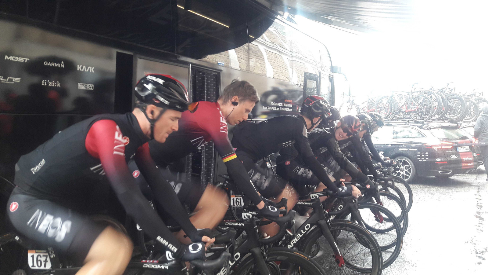 Schuldbewuste Puccio: Na deze val hoop ik écht dat Dumoulin de Giro wint |  Foto | AD.nl