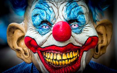 Naakte horrorclown maakt Kootwijkerbroek onveilig