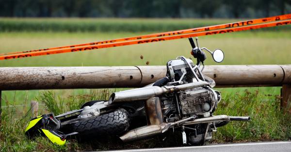 Discussie over houten vangrail na fataal motorongeluk in Oploo.
