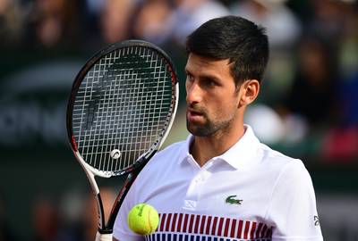 Djokovic komt stroeve start te boven en evenaart Connors