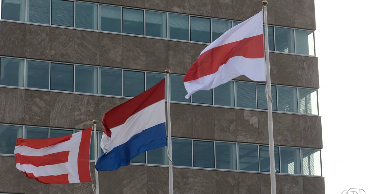 Eindhoven hijst onofficiële rood-witte vlag van Belarus ...