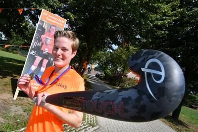 Parahockeyster Marlinde uit Weerselo pakt goud: ‘Het was een hele ervaring om mee te maken’