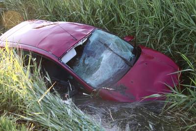 Automobilist belandt in sloot bij Poortvliet en raakt gewond