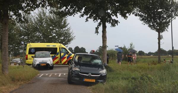 Motorrijder naar ziekenhuis na aanrijding met auto op Heymanslaan in Groningen.