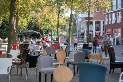 Waarom er 83 lege stoelen op het Oude Kerkplein in Ede stonden