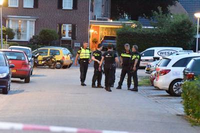 Politie zoekt mogelijk gewapende personen na inbraak Zeddam