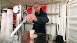 Geloof het of niet: Sam Gooris kan geen pinten tappen!
