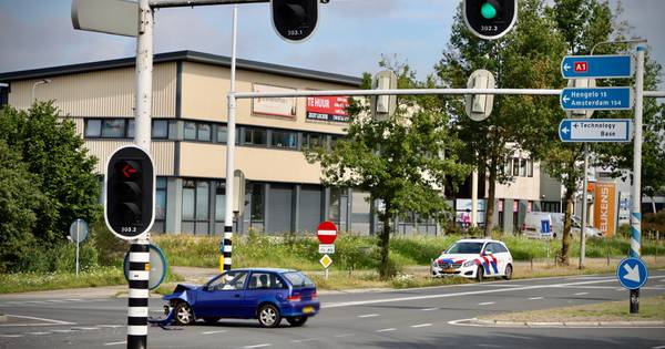 Forse schade bij aanrijding op Enschedesestraat in Oldenzaal.