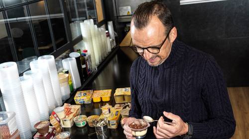 Topchef Luc Bellings proeft en pimpt 20 desserts uit de supermarkt