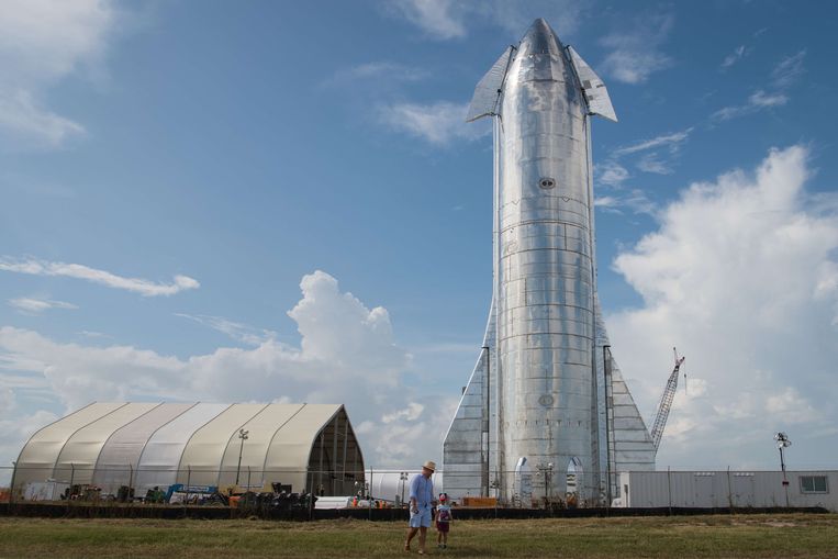 Een prototype van een Starship ruimtetuig, ontworpen door SpaceX, het ruimtevaartbedrijf van Elon Musk. Het schip zou tegen 2025 bemande missies kunnen uitvoeren naar Mars. 