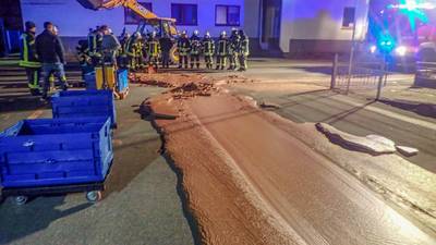 Straat in Duitsland bedekt met dikke laag chocola