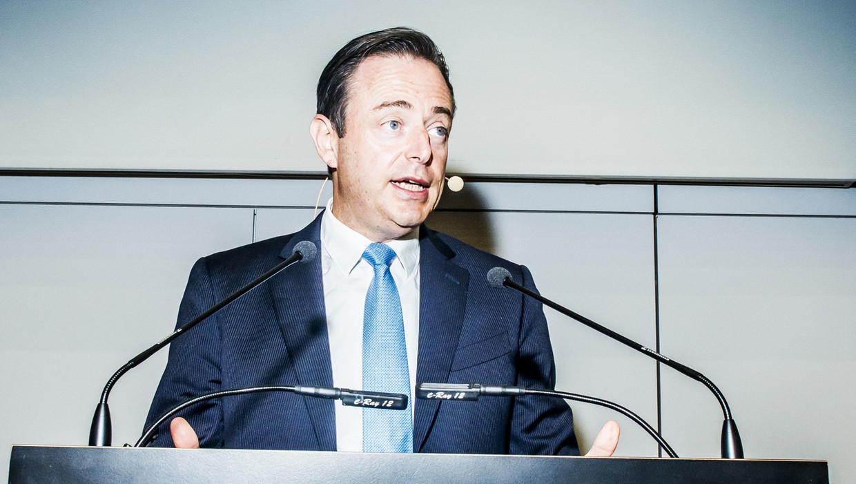 Waarom verwijderde Radio 1 een positieve tweet over Bart De Wever? | De Morgen