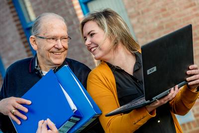 Opa en kleindochter hebben samen een bedrijf: ‘We kunnen alles tegen elkaar zeggen’