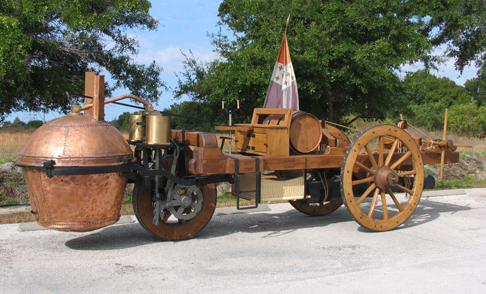 De allereerste auto, aangedreven door stoomkracht, gebruikt door het Franse leger in 1769.