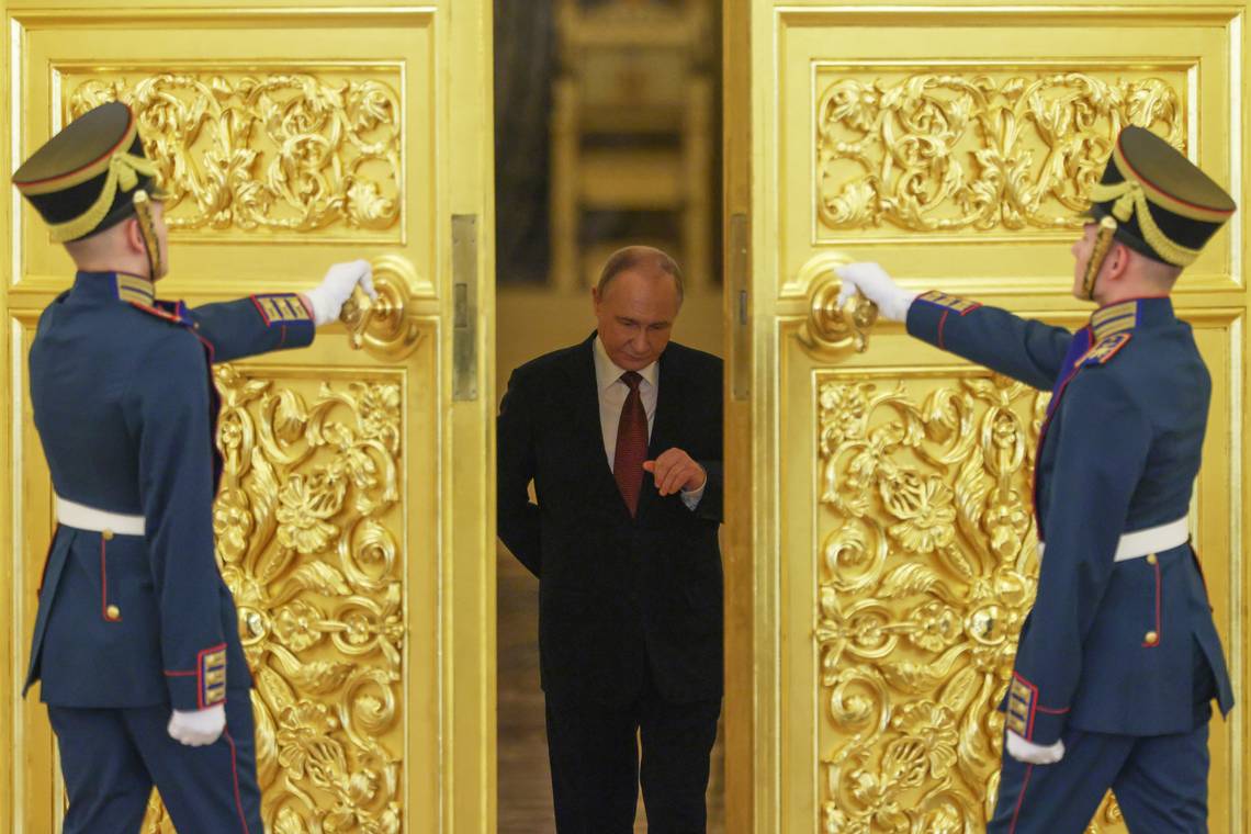 ‘Tanende grootmacht’ Rusland verliest bondgenoten en olie-inkomsten: zal economische druk Poetin doen plooien?