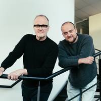 Acteurs Peter en Louis Thyssen, vader en zoon: ‘Het is griezelig hoe identiek ons DNA lijkt’