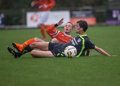 Arnhemia-HC'03 gestaakt na ongeregeldheden; spelers door lint en publiek het veld op