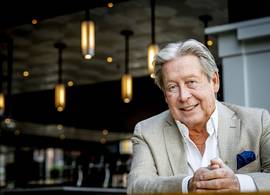 Hans Kazàn vertelt hoe het nu gaat met zijn zieke dochter