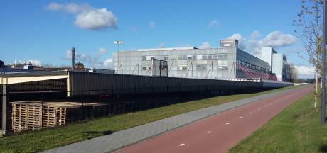 Azijnfabriek Den Bosch blijft voorlopig op plaats zitten Dennie Christian 'verpest' voorstelling in Theater aan de