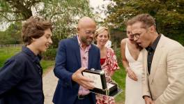 Wow! Familie Coppens geeft huwelijkscadeau van echt goud