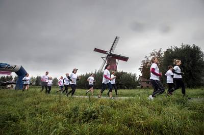 Vriendinnen herdenken overleden Corine (37) door 24 uur te rennen voor Paulien van Deutekom Foundati