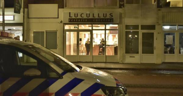 Somaliër ‘verzint' overval op snackbar: ‘Ik wilde in cel omdat ik op dodenlijst stond' #Tilburg ,,Maar", zegt hij nu: ,,Ik was het niet." Echter, in zijn verklaring heeft hij ook dingen gezegd die volgens de OvJ tot 'daderinformatie' behoren. #Lucullus .