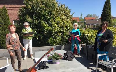 Ouderen Huize Vrijland in Goor muzikaal opgefleurd door Diepenheimse zangeressen