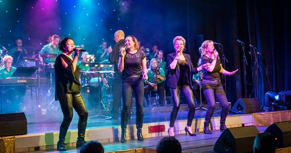 Staande ovatie voor uitverkocht Sing Swing Mariaheide | Uden, Veghel eo - BD.nl