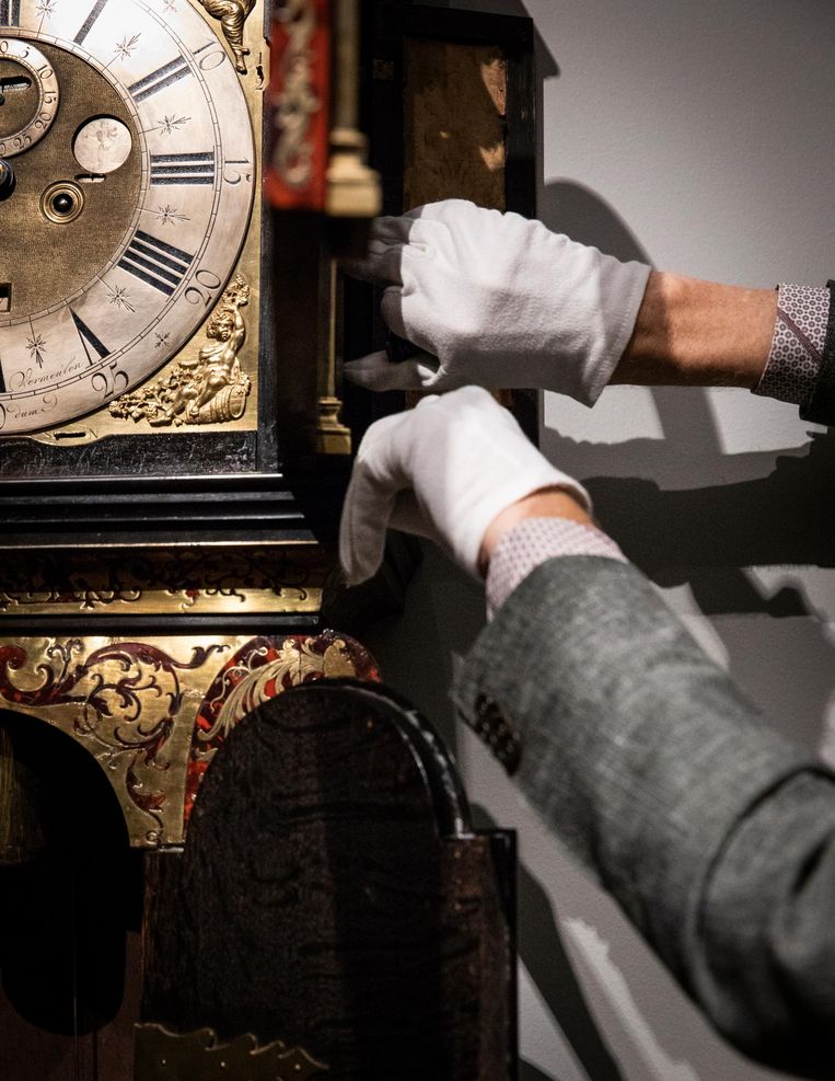 klokopwinder van het rijksmuseum vooruit mag achteruit niet het parool