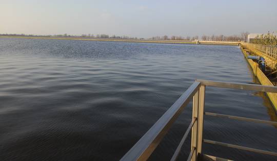 Schadelijke stoffen in West-Vlaams drinkwater nog drie jaar toegelaten: ‘Plastic flessen zijn ook niet gezond, hoor’