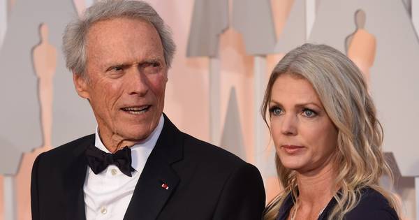 Clint Eastwood 84 Met Jonge Vriendin Op Rode Loper Show Ad Nl