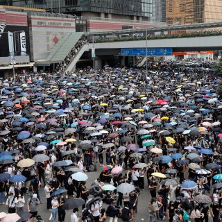 Betogers Hongkong belegeren regeringsgebouwen tijdens aanhoudende protesten