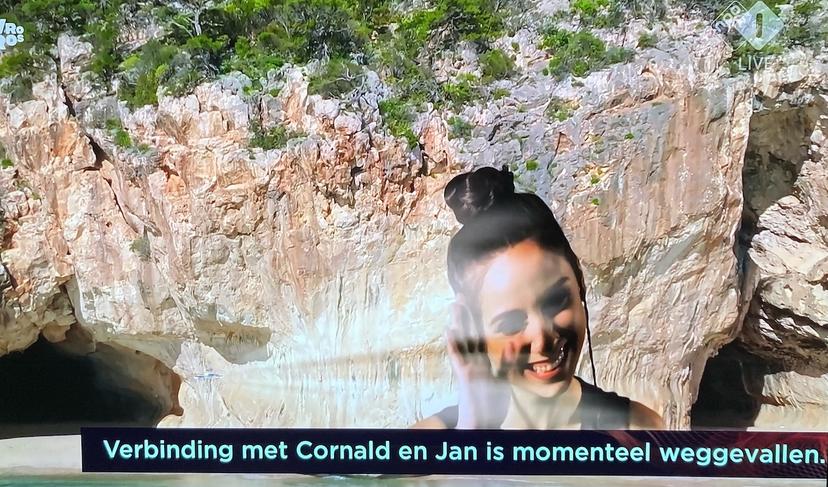 De verbinding met Jan Smit en Cornald Maas is weggevallen op het Songfestival