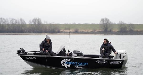 Vissen op een hightech-boot met de visgids in Tolkamer - De Gelderlander