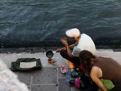 Rugzaktoeristen krijgen bijna duizend euro boete voor koffiezetten in Venetië