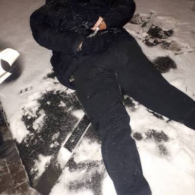 Man uit Neder-Betuwe met mes in wang gestoken na ruzie, wordt agressief tegen hulpverleners