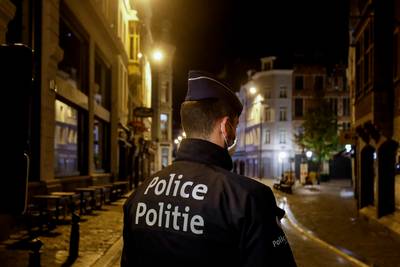 L'homme armé arrêté devant le commissariat central de Bruxelles mis sous mandat