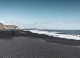 Hier vind je de mooiste zwarte stranden van Europa