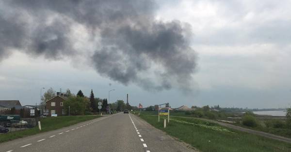 Brand bij Steenfabriek in Spijk: na half uur blussen onder controle