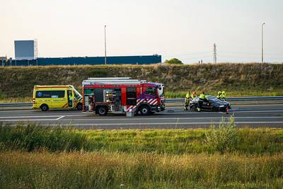 Auto slaat over de kop bij Ochten: A15 tijdelijk afgesloten