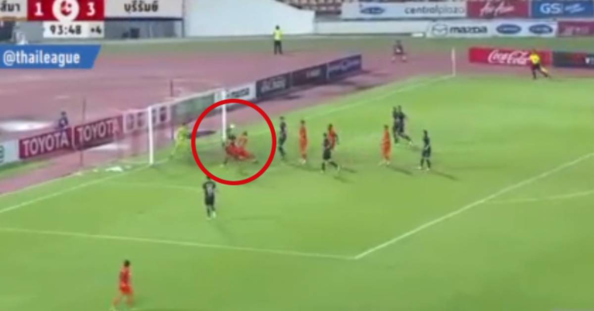 Le Double Retourne Acrobatique Digne D Olive Et Tom Hors Jeu 7sur7 Be