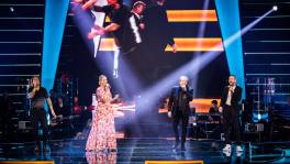 De coaches bouwen een feestje op het podium The Voice Senior