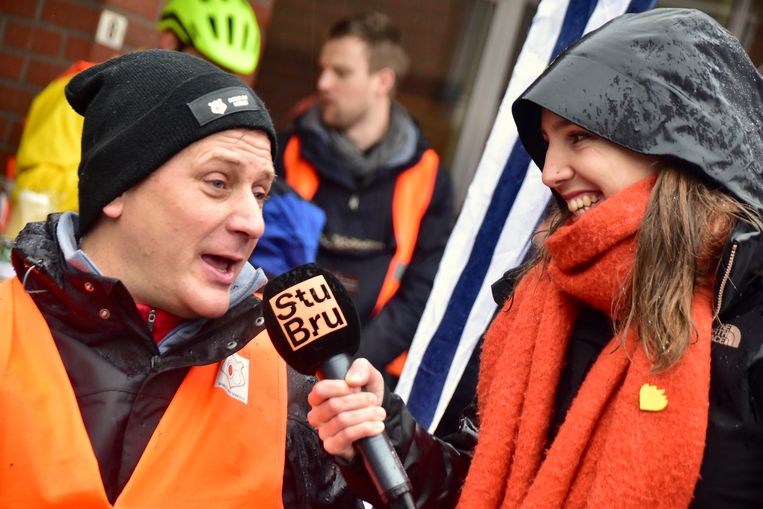 Rolstoelbasketters worden op hun tocht naar Kortrijk al ...