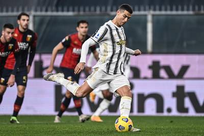 Football Talk. Juventus zegeviert na twee penaltygoals Ronaldo - Liverpool laat punten liggen