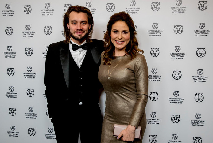 'Rox Hazes zwanger en Eva lonkt naar vriend Heleen' | Gossip | AD.nl
