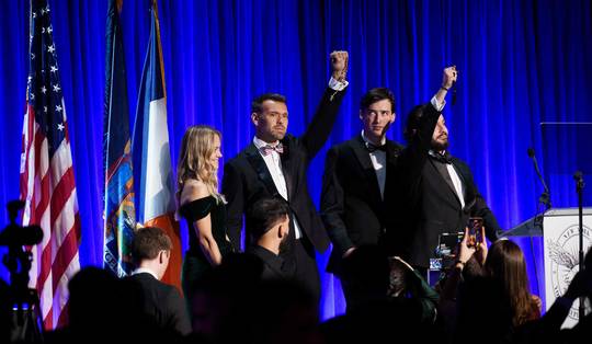 ‘Laten we onze cultuur terugwinnen’: op het Young Republican Club Gala bouwt MAGA-beweging aan alliantie met extreemrechts