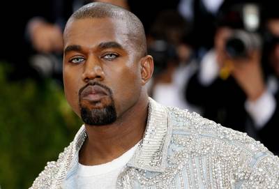 Kanye West eist miljoenen van verzekeraar na burn-out