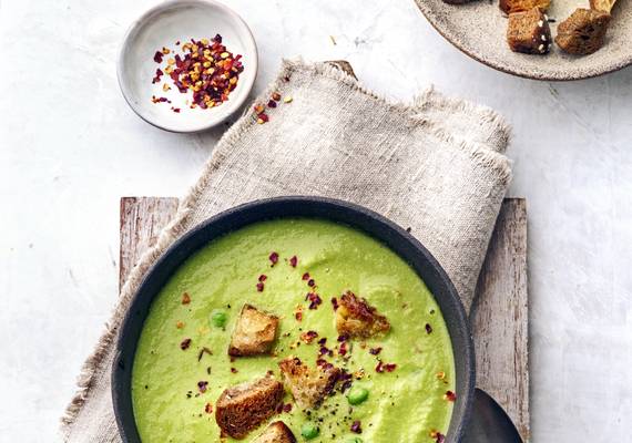 Het is de week zonder vlees en zuivel, dus eten we deze superromige vegan doperwtensoep